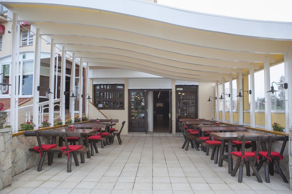 Hotel Silvia Empuriabrava Exterior photo